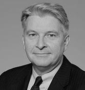 Headshot of Hanns-Joachim Fredrich